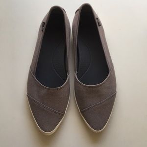 Sanuk pointed toe canvas flats